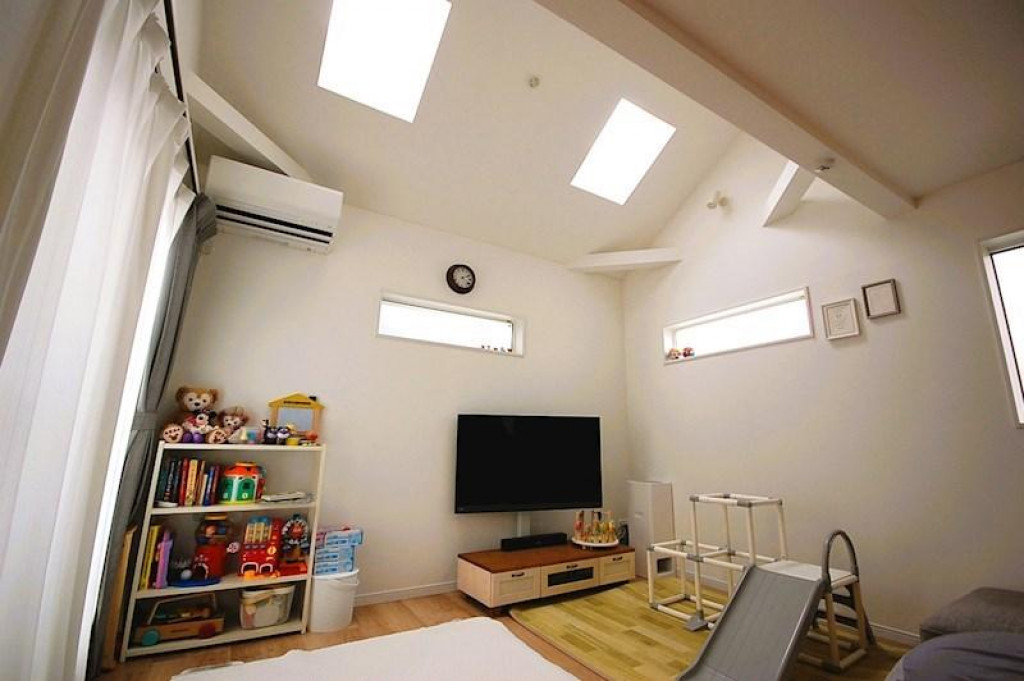 【築６年】大型車庫付き、吹抜けのＬＤＫ２２．５帖、延１００m<sup>2</sup>超 | 中古住宅・中古一戸建て物件情報