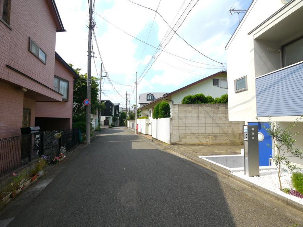 世田谷区松原3丁目の閑静な邸宅街のデザイナーズハウスです♪